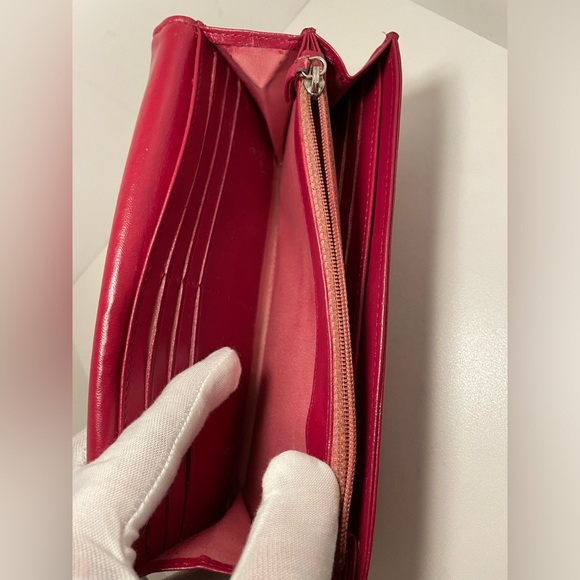 Chanel embossed long wallet - Picture 9 of 10